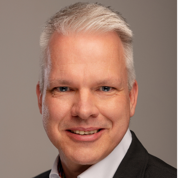  Sascha Schrer